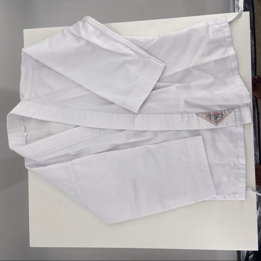 Tiger Claw's Boys White Karate Uniform Size 000